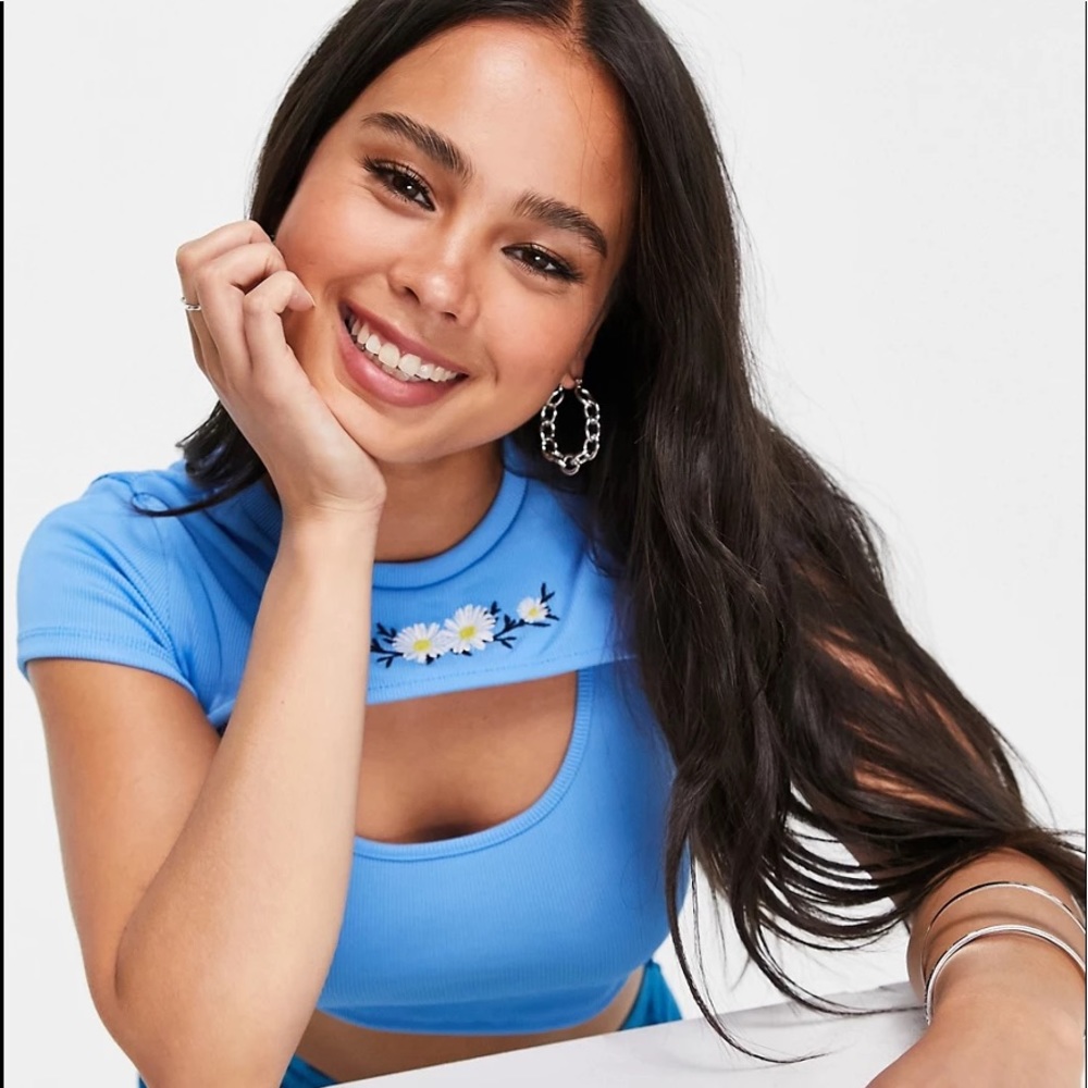 NWOT Blue Embroidered Ribbed Crop and Shrug - Blue Daisy Top